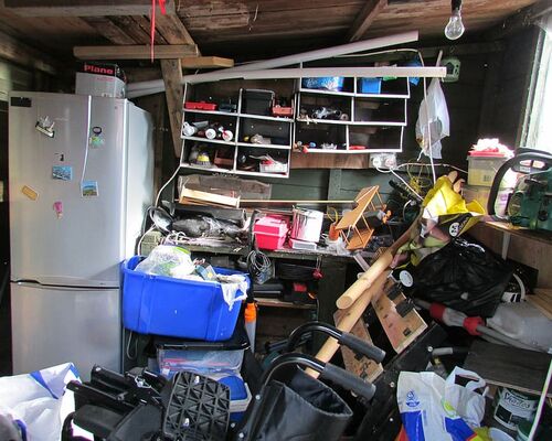clutter-mess-untidy-garden-shed