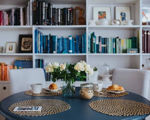 flowers-table-coffee-golden