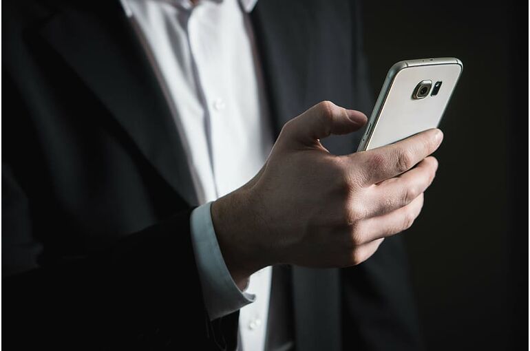 email-business-smartphone-screen