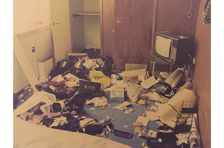 mess-messy-room-trash