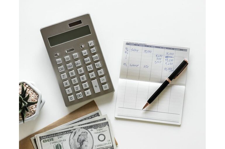 calculator-paper-business-composition